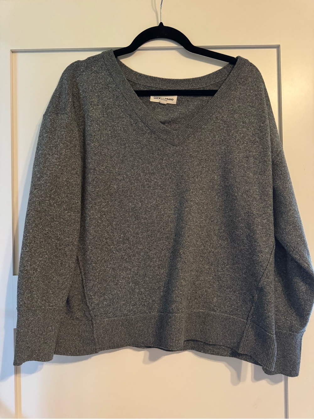 Lucky Brand Women's Gray V-Neck Pullover Sweater